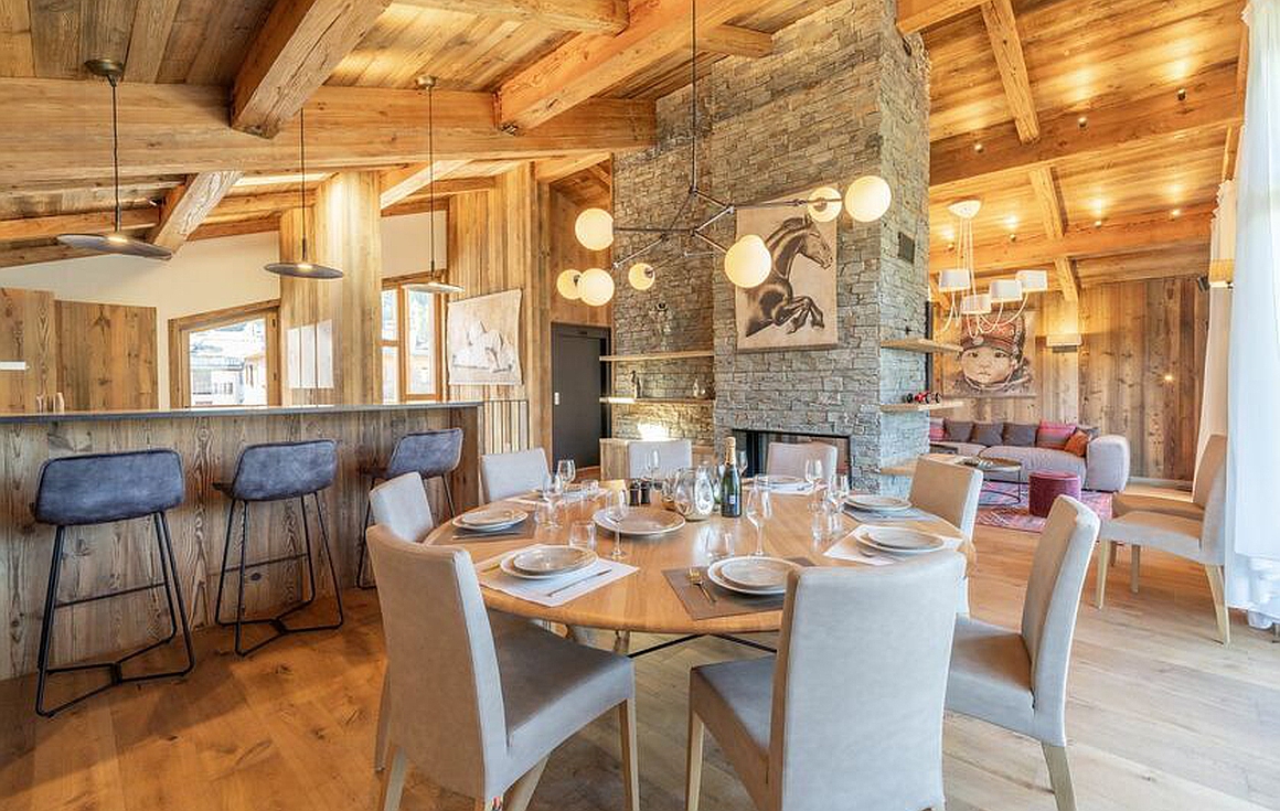 4 bedroom chalet with elegant dining area