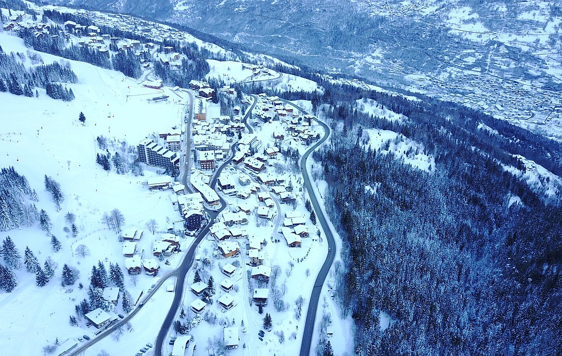 Charming Alpine Property with Panoramic Mountain Views