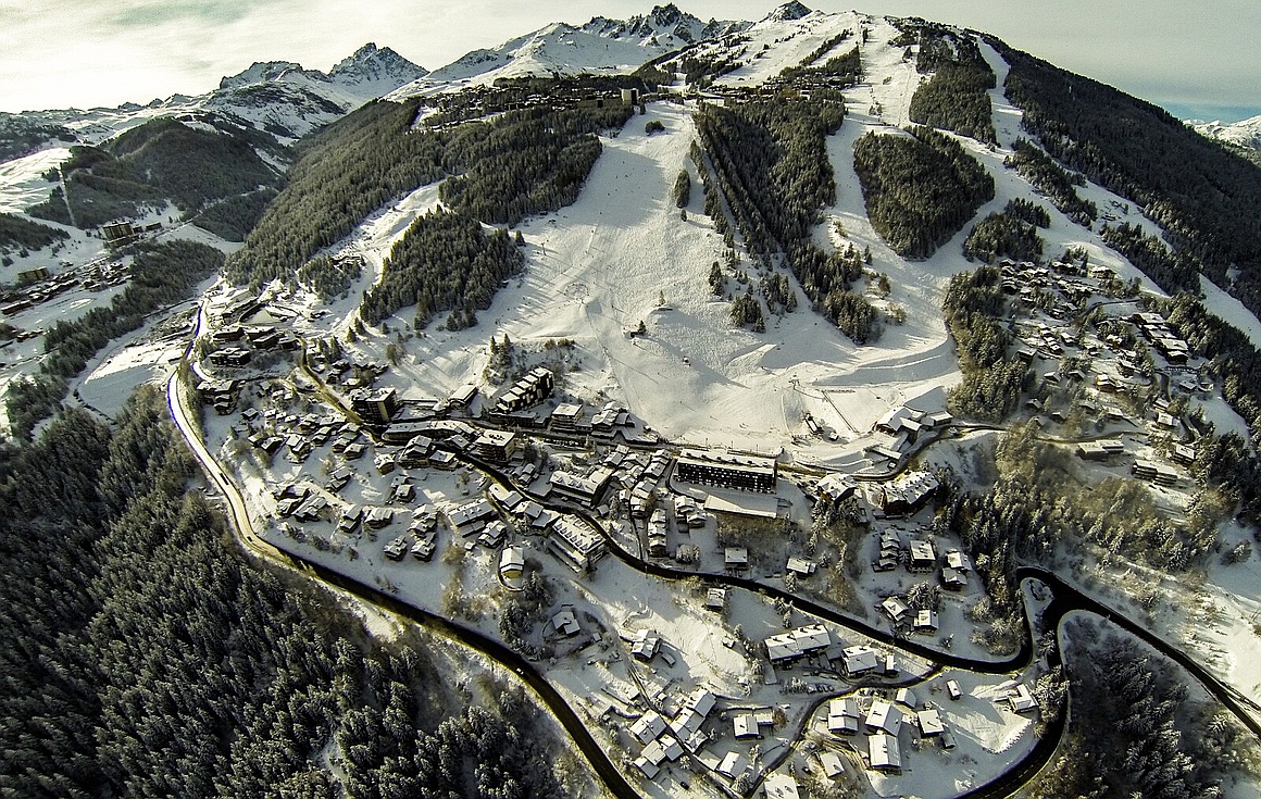 Charming Alpine Property with Panoramic Mountain Views