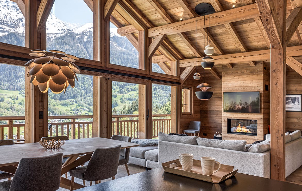 With 273 sqm of liveable space