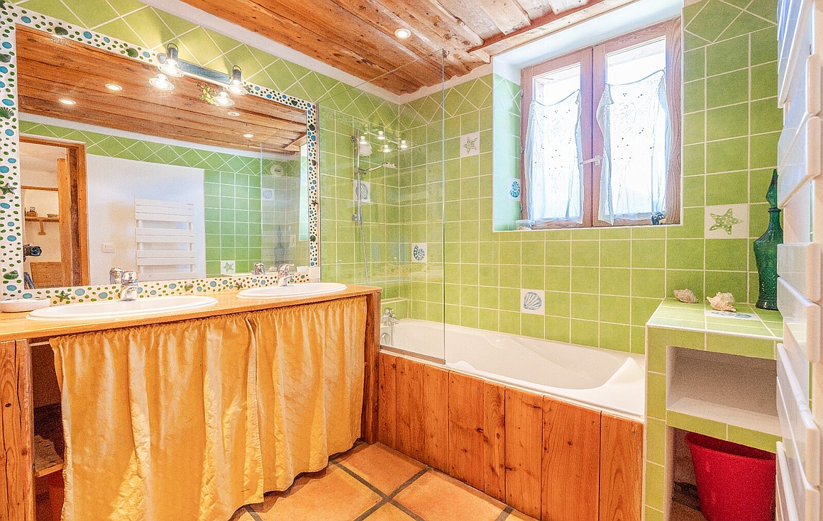 Chalet for sale in Les Allues